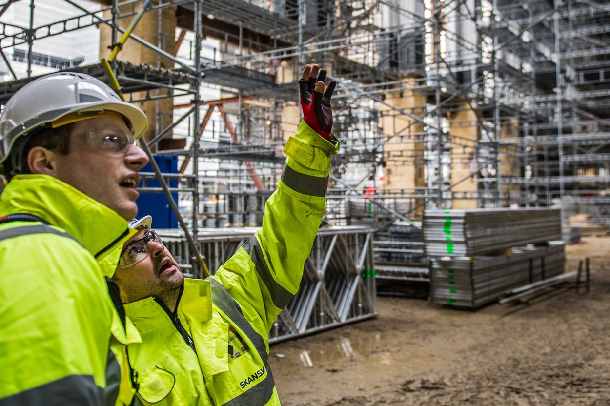 Skanska-workers-scaffolding