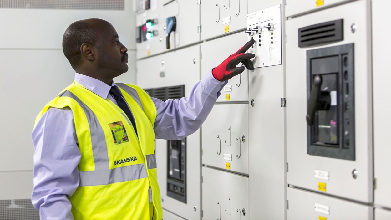 A Skanska engineer at a data centre