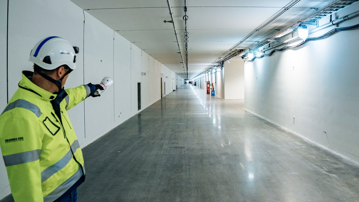 A Skanska construction worker at ESS Lund