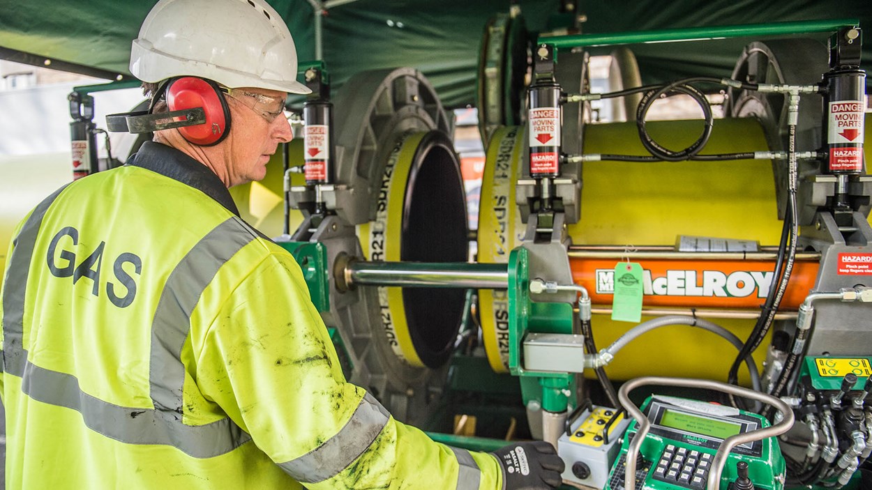 Gas_works_man_on_site_skanska