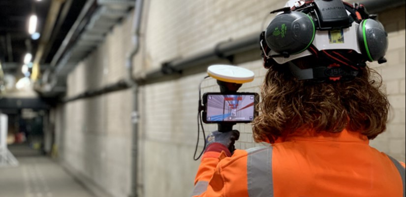 Alison Small, Skanska Engineering Surveyor, using Trimble SiteVision underground at Euston Station Alison Small, Skanska Engineering Surveyor, using Trimble SiteVision underground at Euston Station