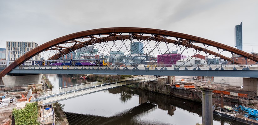 The first passenger train crossed the Ordsall Chord Bridge on 10 December 2017.