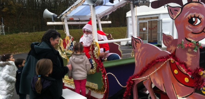 • Visitors enjoying a steam powered ride at the Skanska Balfour Beatty Festive Family Day. • Visitors enjoying a steam powered ride at the Skanska Balfour Beatty Festive Family Day.