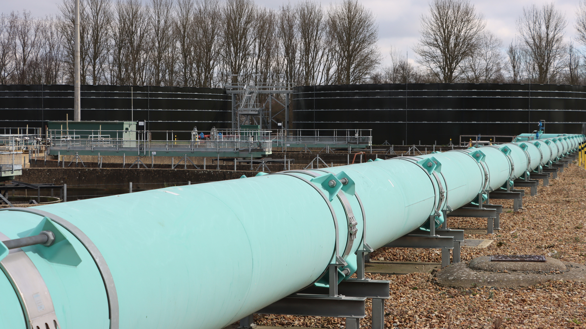 Terminal pumping station pipework