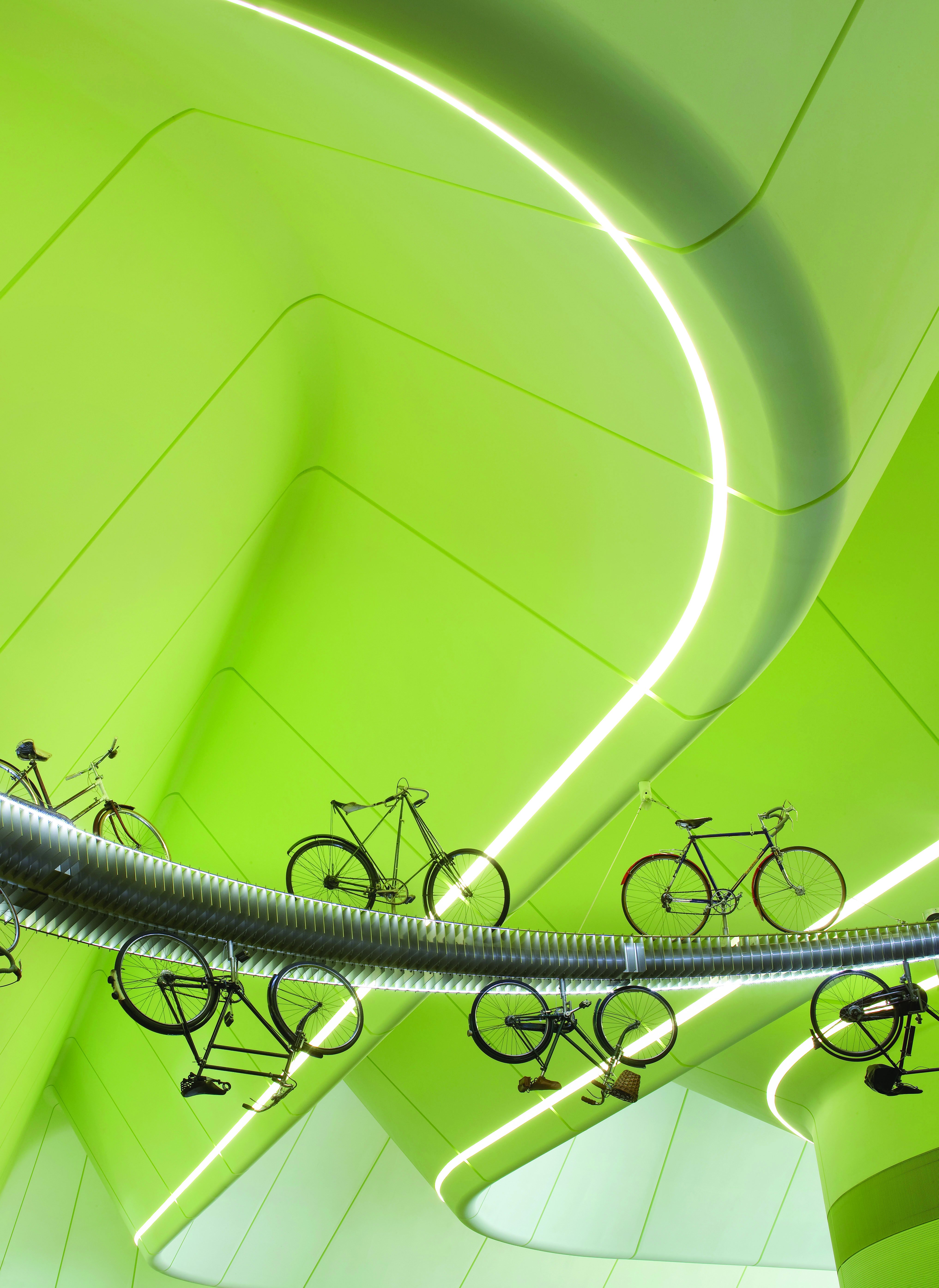 Following the building curves required our specialist ceiling expert Clark and Fenn to create bespoke moulds