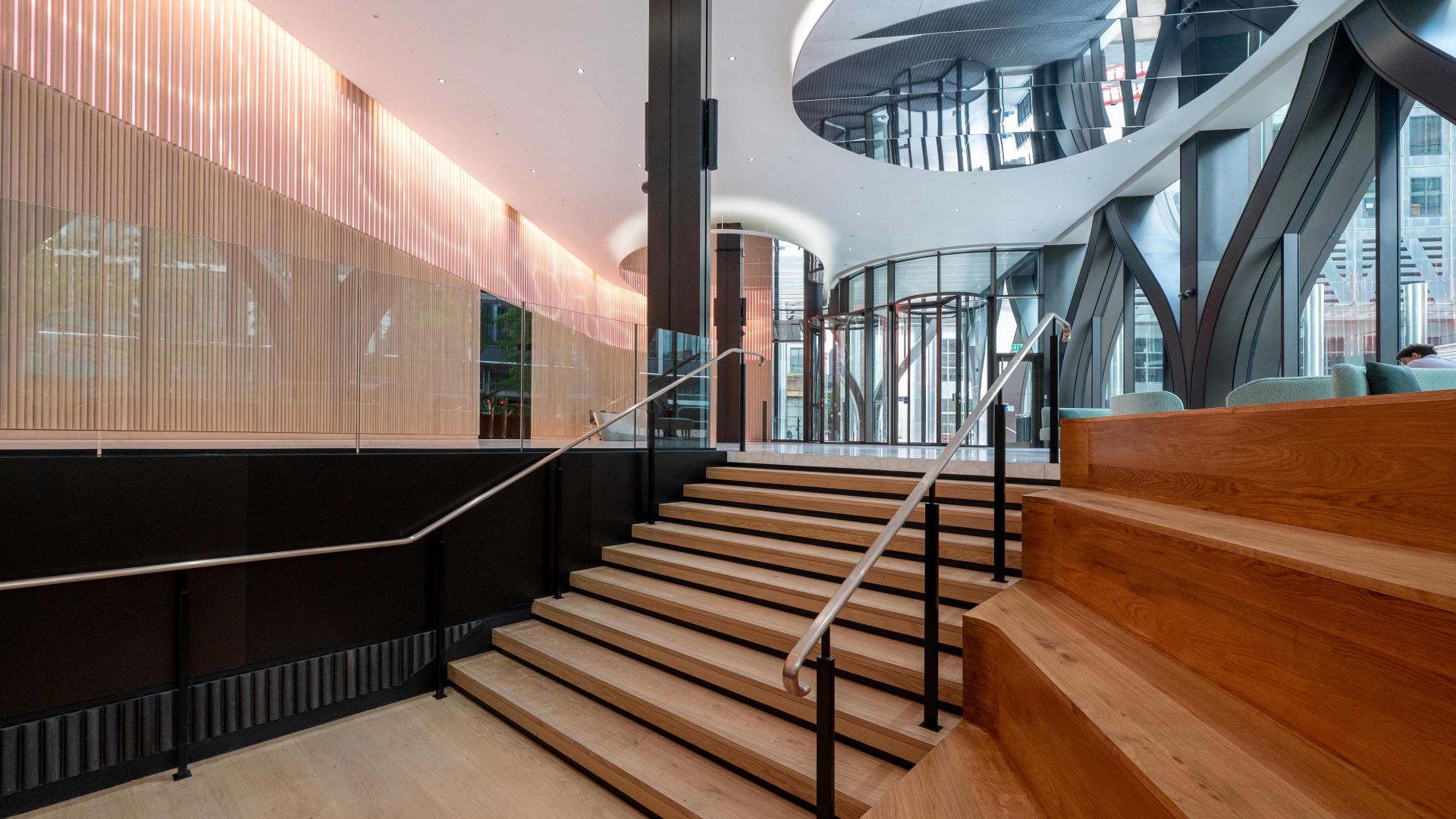 YY London, 30 South Colonnade