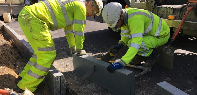Skanska explores recycled plastic kerbing as low-carbon alternative to concrete Skanska explores recycled plastic kerbing as low-carbon alternative to concrete