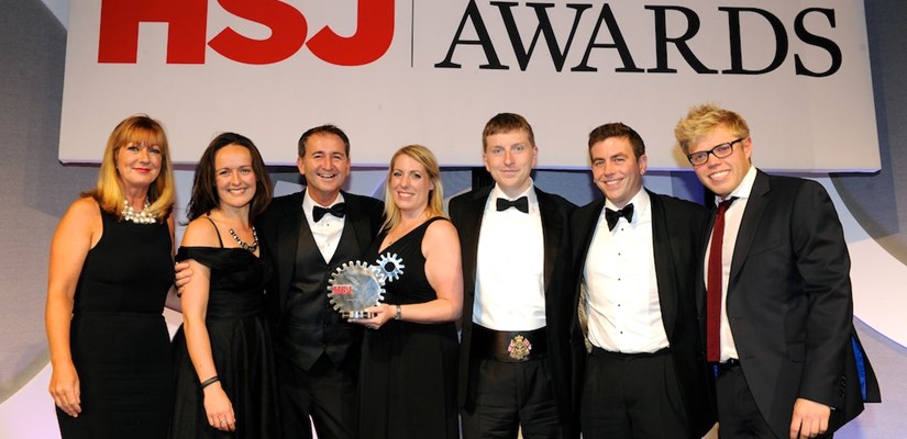 The team from Barts NHS Health, Skanska, GE and GAP collecting the HSJ Energy Efficiencies award