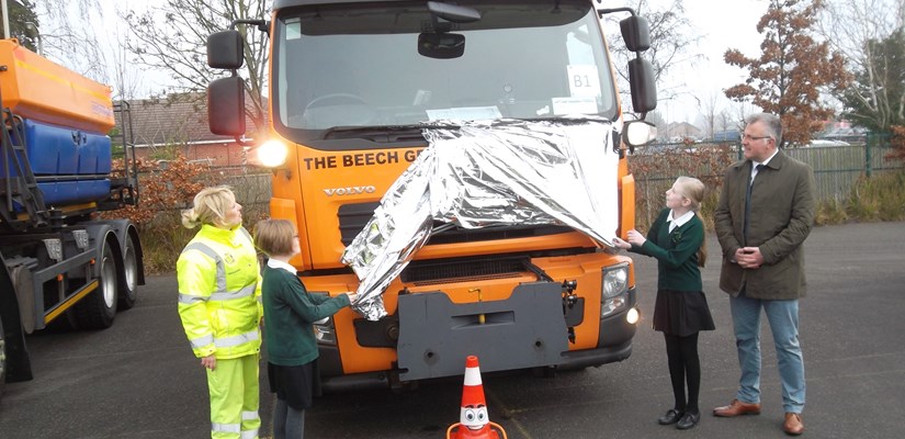 The winners unveil the names of the gritters