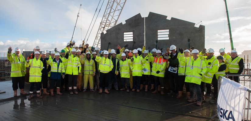 Scottish Prison Service joined the Skanska team and subcontractors to mark the topping out Scottish Prison Service joined the Skanska team and subcontractors to mark the topping out