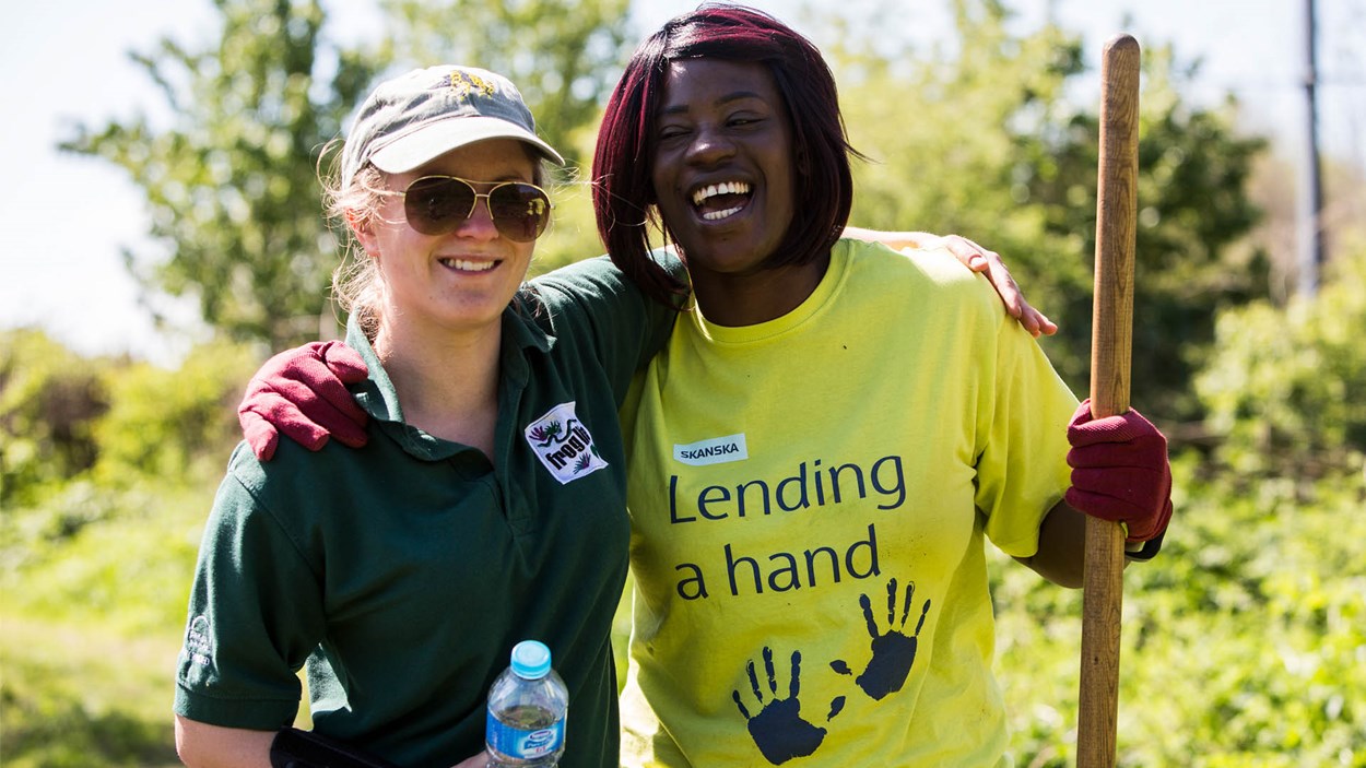 Skanska-volunteer-smiling