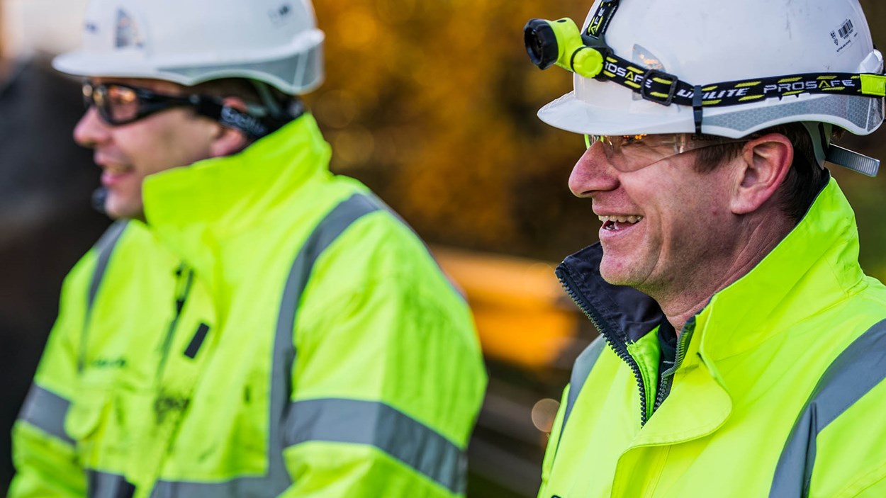 Skanska_men_smiling_on_site