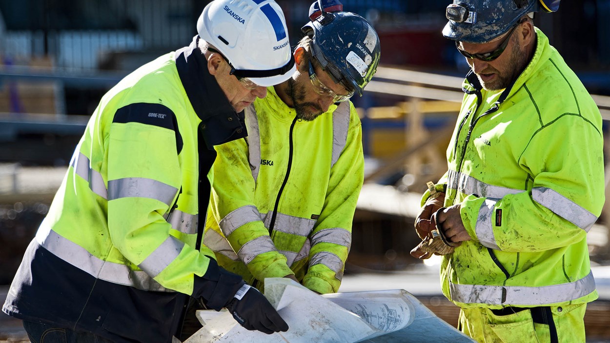 Skanska_workers_on_site