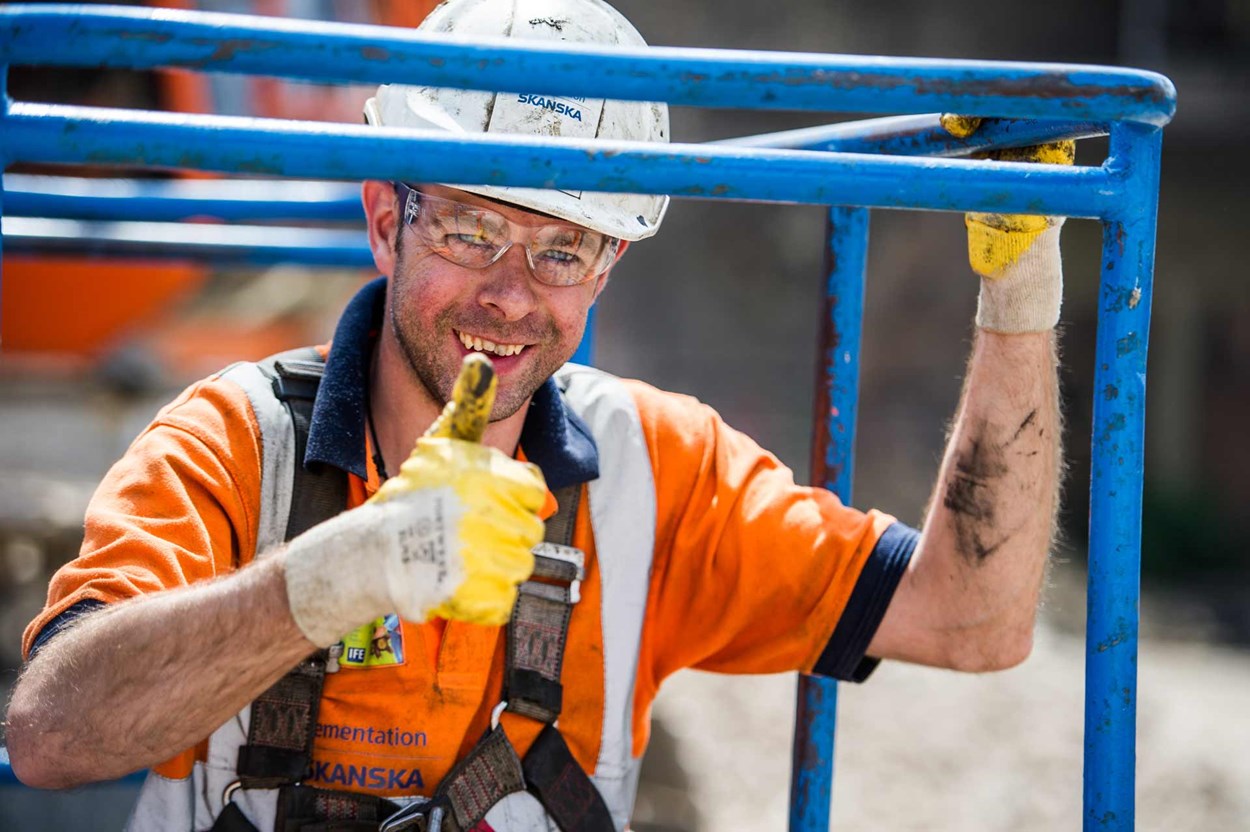 Cementation-Skanska-man-onsite